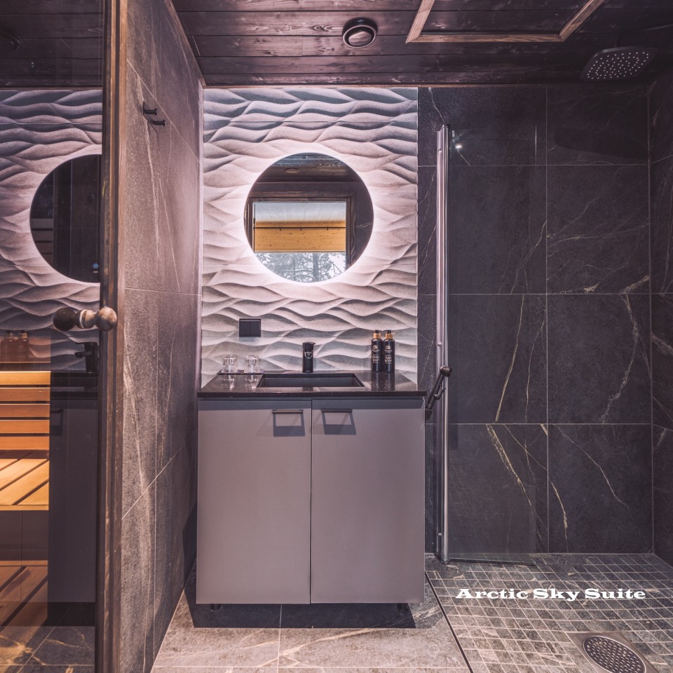 Arctic Sky Suite Bad + Sauna